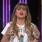 Kelly’s Johnny Cash graphic tee on The Kelly Clarkson Show