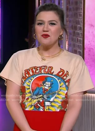 Kelly’s Grateful Dead graphic tee on The Kelly Clarkson Show