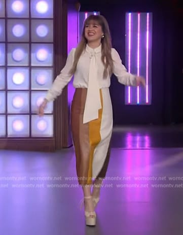 WornOnTV: Kelly’s striped leather skirt on The Kelly Clarkson Show ...
