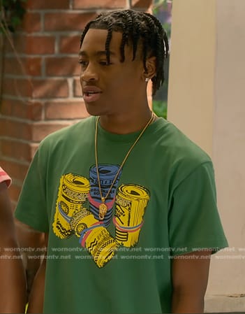 Kelvin's green graphic print tee on The Upshaws