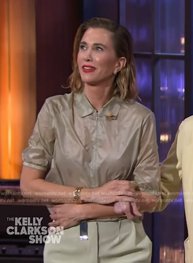 Kristen Wiig's sheer shirt on The Kelly Clarkson Show