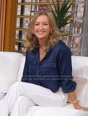 Lara's navy cropped shirt on Good Morning America