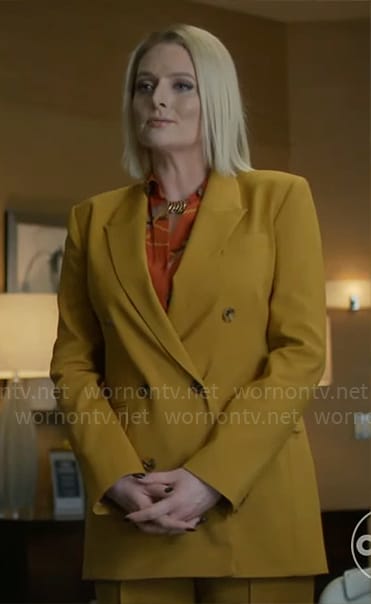 Lexi's yellow suit on Not Dead Yet