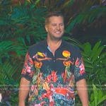 Luke Bryan’s black hawaiian print shirt on American Idol