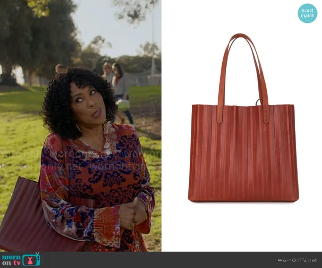 Mansur Gavriel Pleated Tote Bag worn by Cricket (Angela Gibbs) on Not Dead Yet