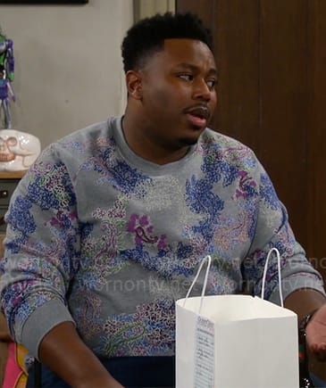 WornOnTV: Marty’s paisley sweatshirt on The Neighborhood | Marcel ...