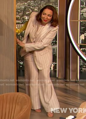 Maya Rudolph's white pinstripe suit on The Drew Barrymore Show