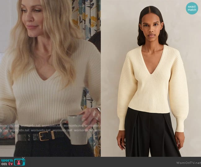 Me+Em Merino Rib V-Neck Crop Evening Sweater worn by Laura Baker (Monet Mazur) on All American