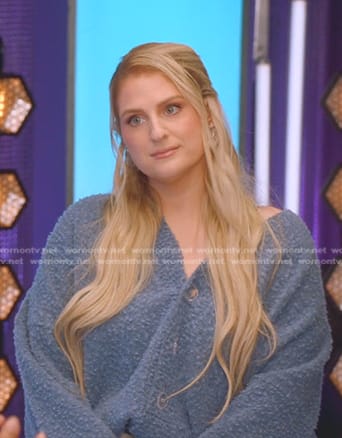 Meghan Trainor's blue oversized cardigan on American Idol