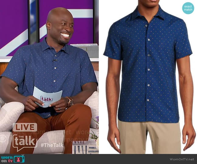 Perry Ellis Print Shirt in Coral Gold worn by Akbar Gbajabiamila on The Talk