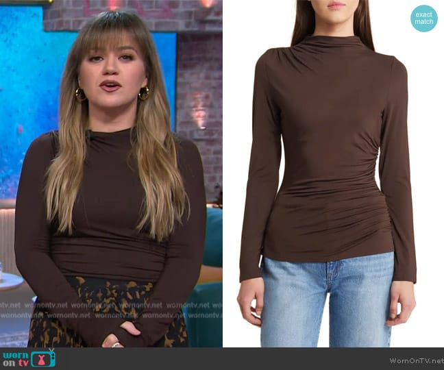 Rails Joelle Ruched Funnel Neck Top worn by Kelly Clarkson on The Kelly Clarkson Show