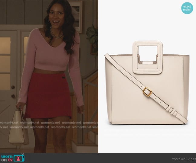 Staud Shirley Leather Bag worn by Layla Keating (Greta Onieogou) on All American