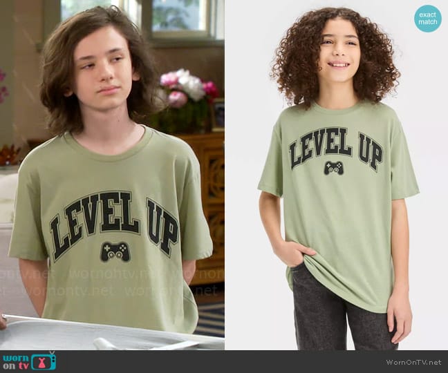 Art Class at Target Gamer Level Up Graphic T-Shirt worn by Grover Johnson (Hank Greenspan) on The Neighborhood