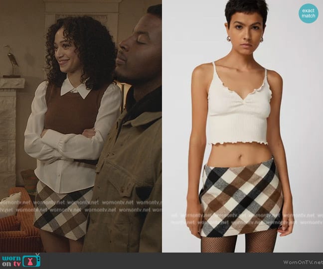 Urban Outfitters Plaid Mini Skirt worn by Olivia Baker (Samantha Logan) on All American