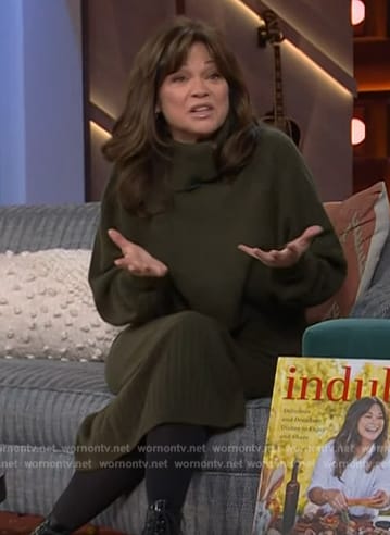 Valerie's green sweater dress on The Kelly Clarkson Show