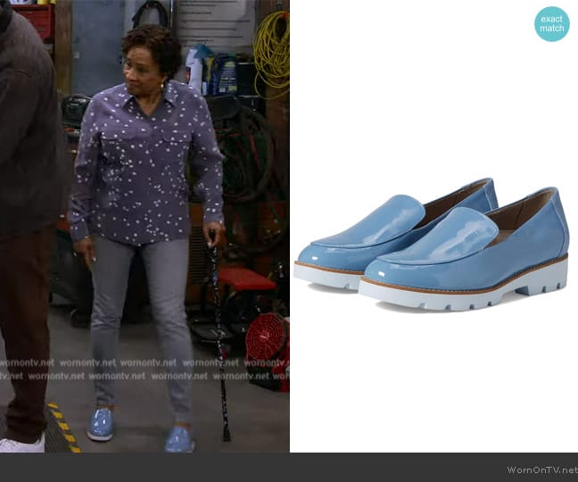 Vionic Kensley Shoes worn by Lucretia Turner (Wanda Sykes) on The Upshaws