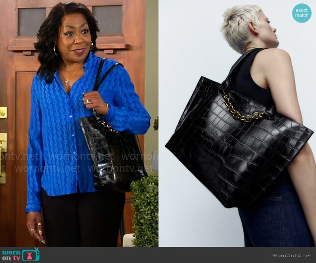 Zara Shopper Bag with Chain worn by Tina Butler (Tichina Arnold) on The Neighborhood