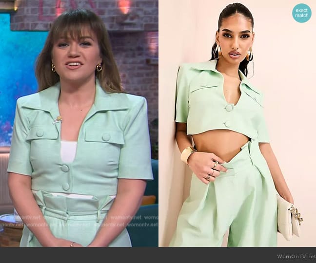 ASOS Cropped Tailored Shirt worn by Kelly Clarkson on The Kelly Clarkson Show