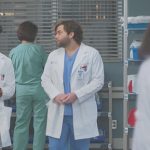 Levi Schmitt’s white sneakaers on Greys Anatomy