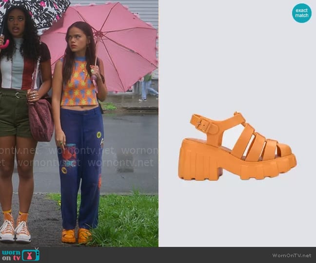 Melissa Megan Fisherman Sandals worn by Minnie 'Mouse' Honrada (Malia Pyles) on Pretty Little Liars Original Sin