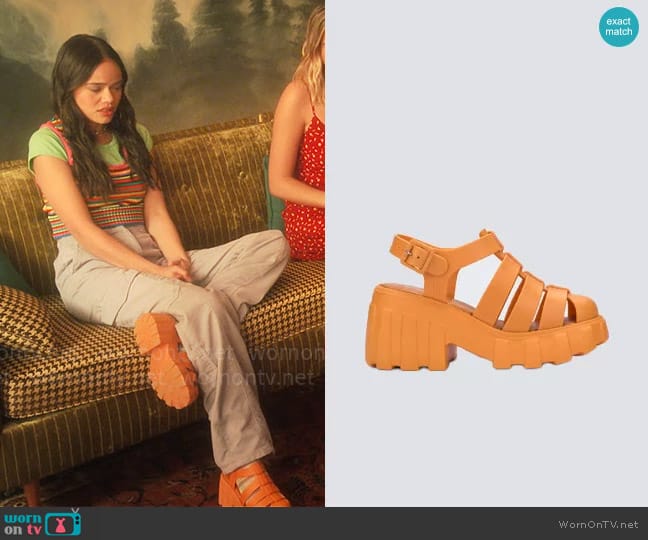 Melissa Megan Fisherman Sandals worn by Minnie 'Mouse' Honrada (Malia Pyles) on Pretty Little Liars Original Sin