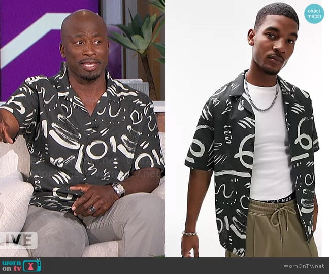 Topman Short sleeve abstract camp collar shirt in green worn by Akbar Gbajabiamila on The Talk