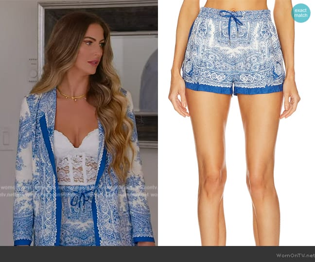 Lisa’s blue floral print shorts on Selling the OC