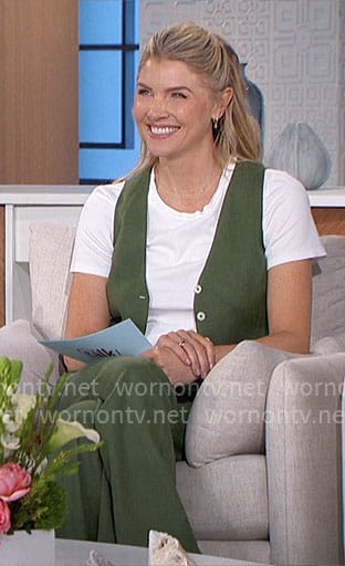 Amanda's green vest and pants set on The Talk