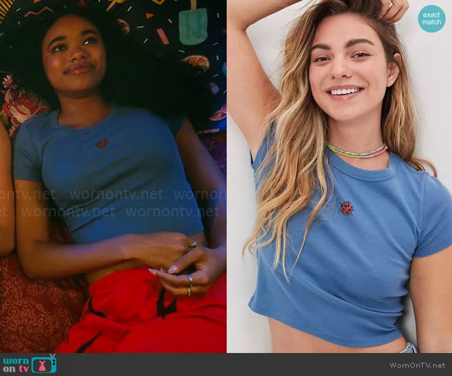 American Eagle Hey Baby Tee worn by Tabitha 'Tabby' Hayworth (Chandler Kinney) on Pretty Little Liars Original Sin