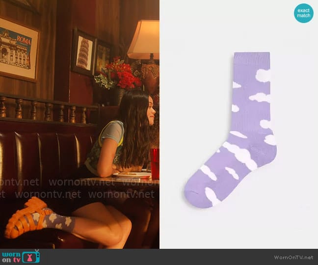 ASOS Design Sport sock with cloud design in lilac worn by Minnie 'Mouse' Honrada (Malia Pyles) on Pretty Little Liars Original Sin