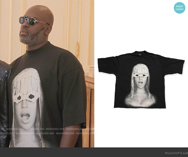 Balmain Beyonce Graphic Tee worn by Corey Gamble (Corey Gamble) on The Kardashians