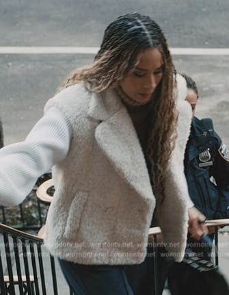 Carolyn's white sherpa jacket on Elsbeth