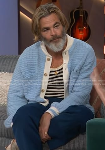 Chris Pine’s blue knit cardigan on The Kelly Clarkson Show