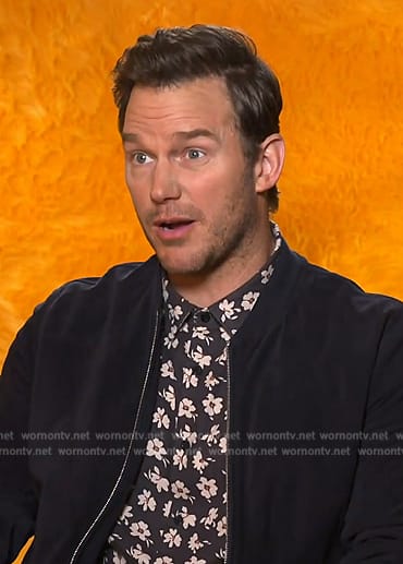 Chris Pratt's black floral print shirt on E! News