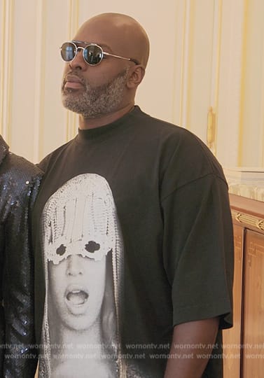 Corey Gamble's black Beyonce graphic tee on The Kardashians