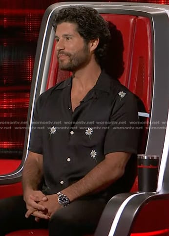 Dan Smyers' black floral print shirt on The Voice