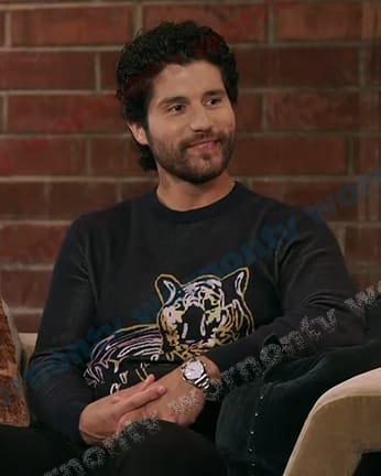 Dan Smyers' tiger print sweater on The Voice