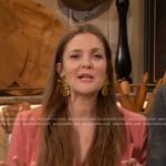 Drew’s gold ginkgo leaf earrings on The Drew Barrymore Show