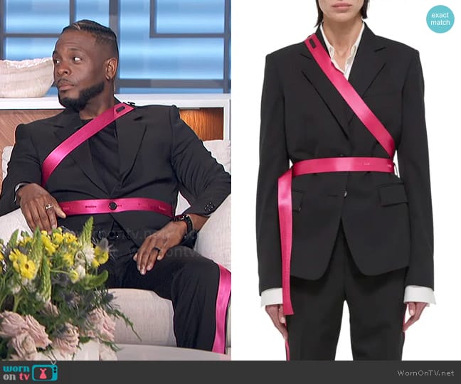 Kel Mitchell’s black and pink blazer on The Talk