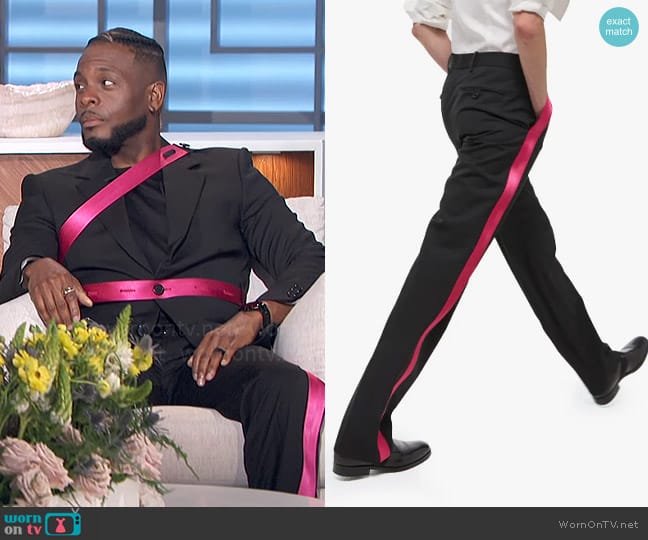 Kel Mitchell’s black and pink pants on The Talk