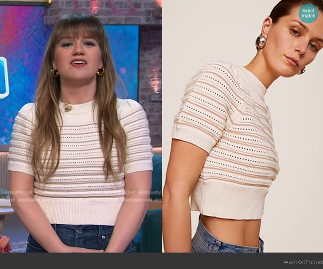 Maisonette Hop Short Sleeve Top worn by Kelly Clarkson on The Kelly Clarkson Show