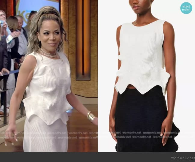 Issey Miyake Linkage ribbed knitted top worn by Sunny Hostin on Live with Kelly and Mark