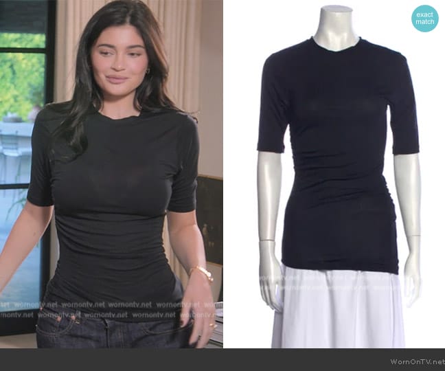 Jacquemus Crew Neck Short Sleeve T-Shirt worn by Kylie Jenner (Kylie Jenner) on The Kardashians