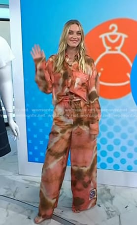 Jasmine Snow's orange tie dye blouse and pants on Today