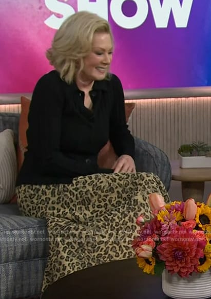 WornOnTV: Jean Smart’s leopard print maxi skirt on The Kelly Clarkson ...