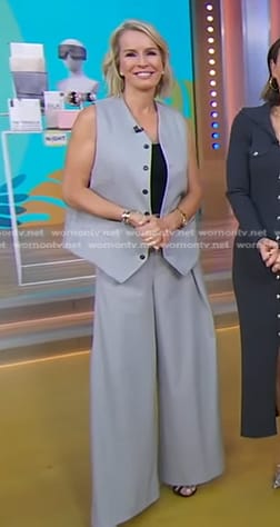 Jennifer’s grey oversized vest and pants on Good Morning America