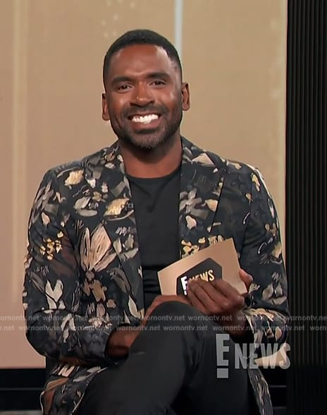 Justin’s black floral print blazer on E! News