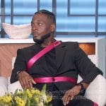 Kel Mitchell's black and pink suit on The Talk