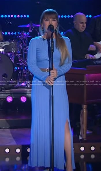 Kelly’s blue ribbed long sleeve dress on The Kelly Clarkson Show