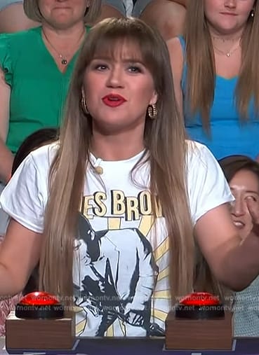 Kelly's James Brown graphic tee on The Kelly Clarkson Show